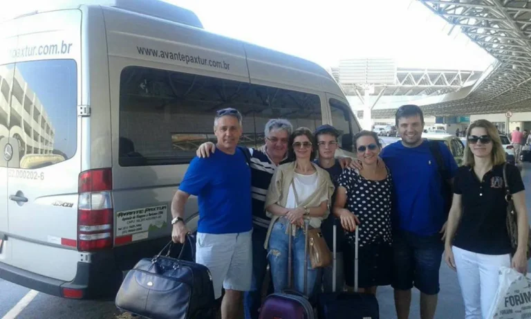 Familia-chegando-no-Galeao (1)_11zon